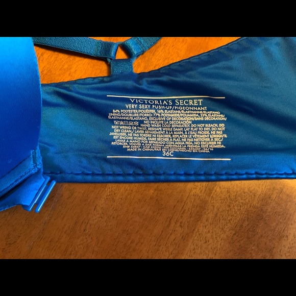 Victoria Secret Very Sexy Push-up 36C NWT 2 bras - Picture 3 of 5